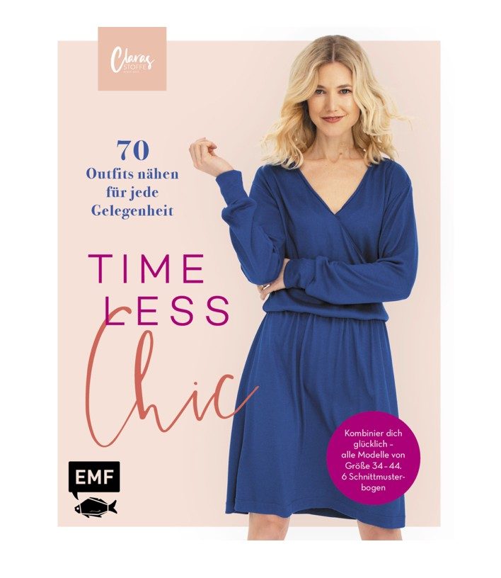 Freigestelltes Model in blauem Kleid in einem Buchcover-Layout mit rosa Hintergrund und Typografie