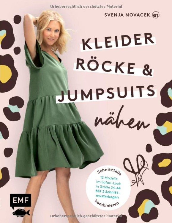 Freigestelltes Model in grünem Stufenkleid in einem Buchcover-Layout mit rosafarbenem Hintergrund und Typografie