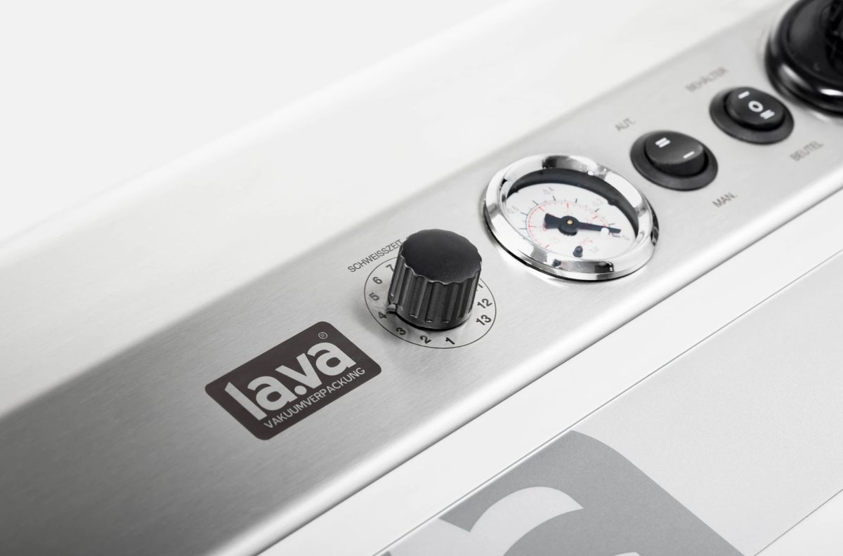 Detail eines Lava Vakuumiergeräts mit Drehregler, Manometer und Bedientasten